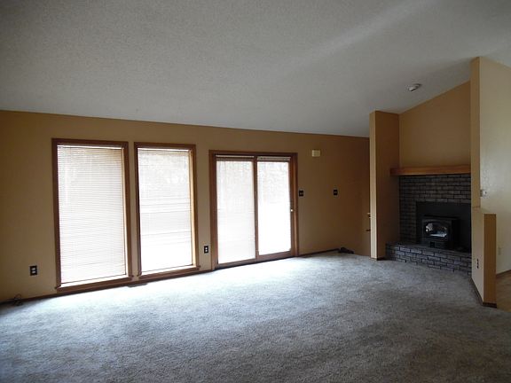 3rd image of 544 Greenway Ct