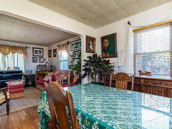 4th image of 325 Virginia Ave