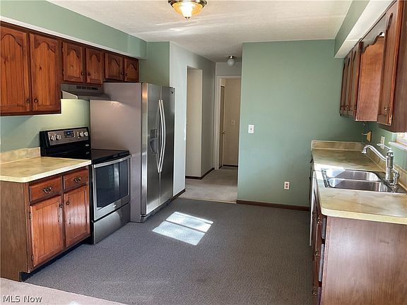 4th image of 37818 Lake Shore Blvd