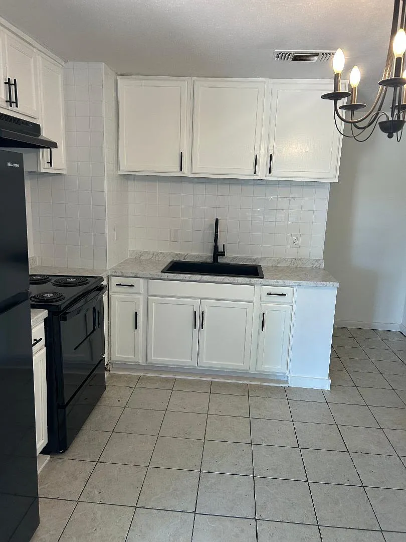 3 bed, 1114 sqft, $1,350 — Photo 3