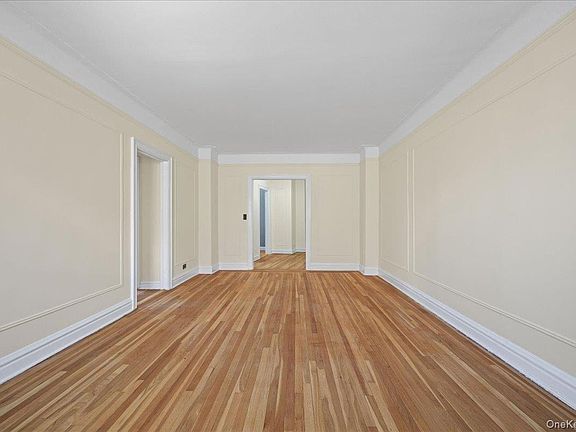 4th image of 19 William Street #3G