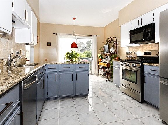 3rd image of 482 W Parkside Dr