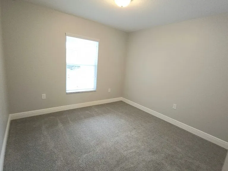 16318 SW 17th Ave — Photo 10