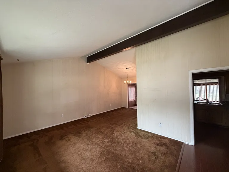 1187 Golden Gate Blvd — Photo 14