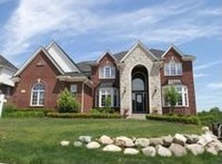 1112 Canyon Creek Dr, Rochester Hills, MI 48306