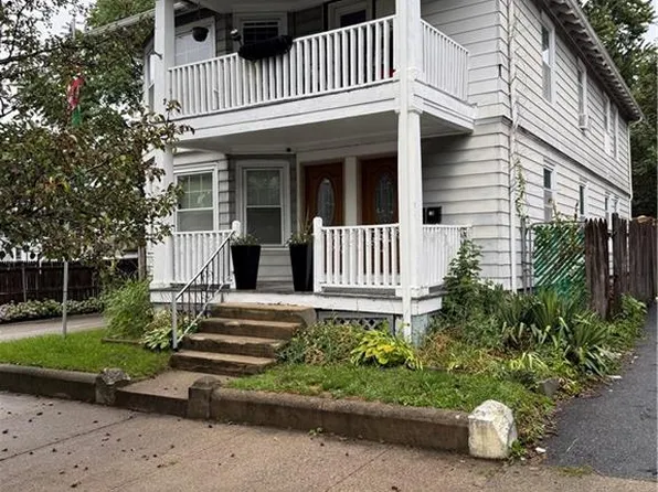 16-18 Brewster St, Pawtucket, RI 02860