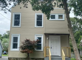 26 Spring St, Middletown, NY 10940