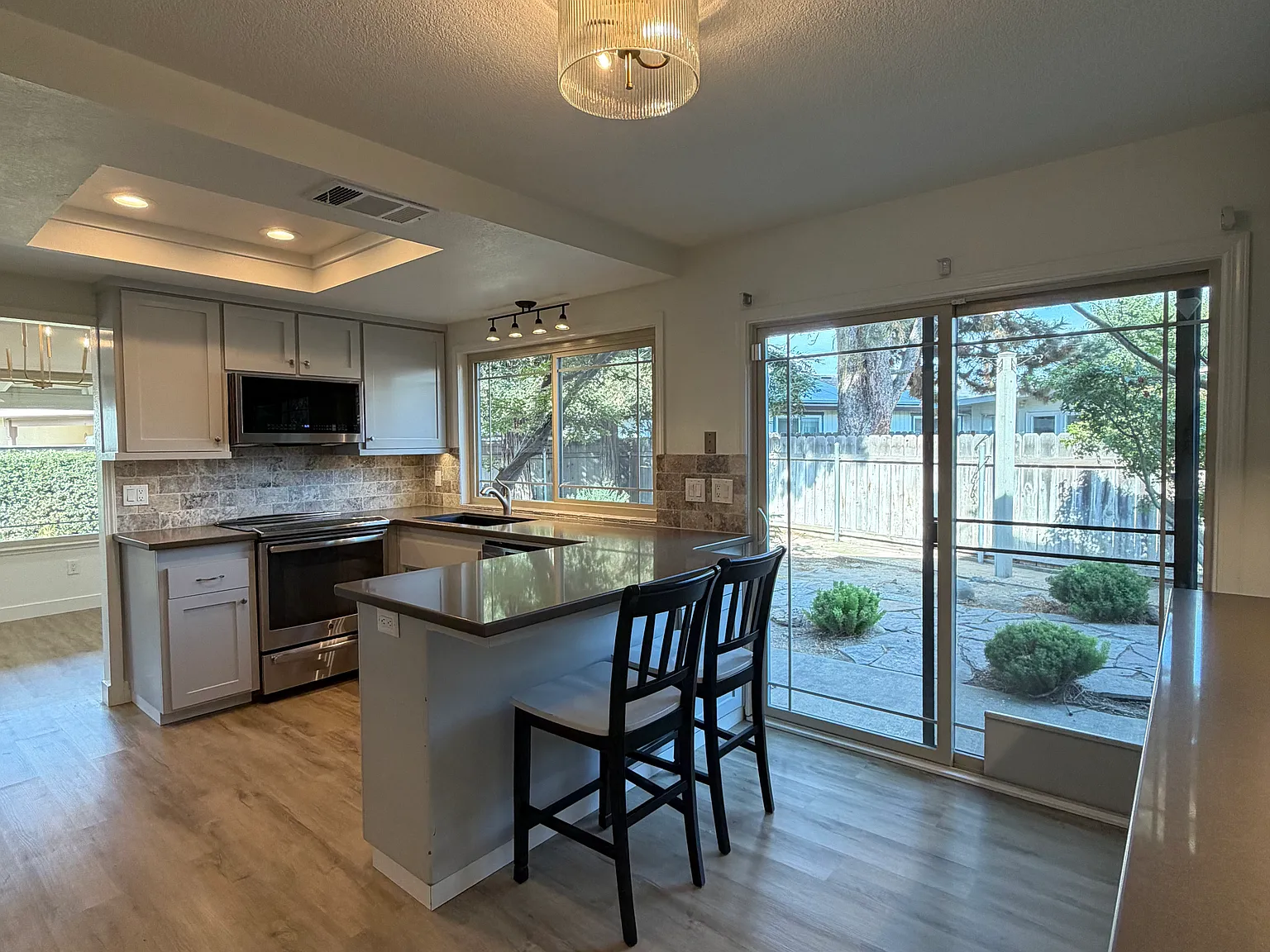 4 bed, 1560 sqft, $3,000 — Photo 2
