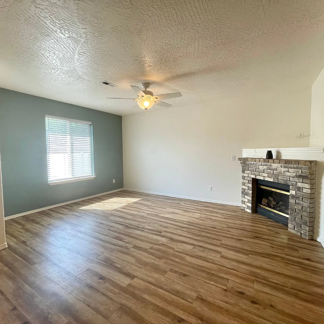 3 bed, 2.5 bath, 1219 sqft, $1,850 — Photo 3