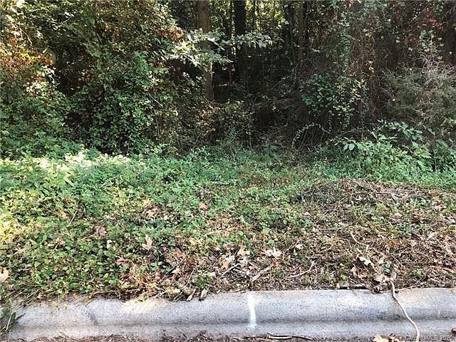 2nd image of 106 Stilwell Oaks Cir