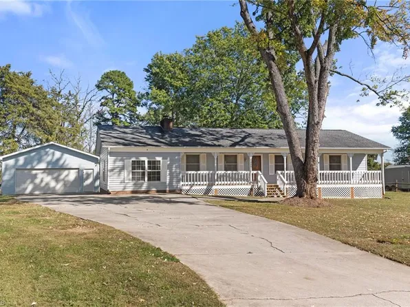 6644 Meadow Dr, Trinity, NC 27370