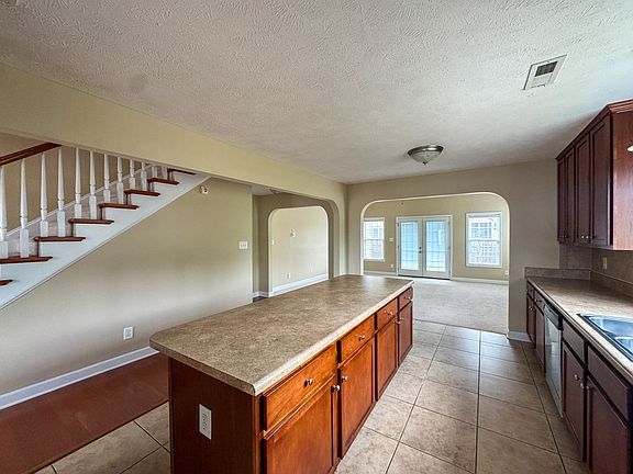 5th image of 14 Buckman Dr