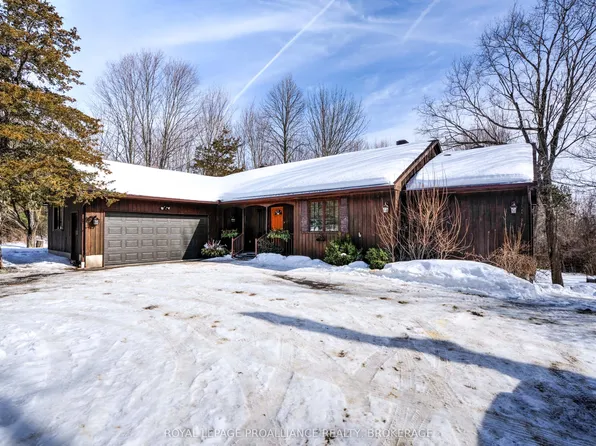 9889 Perth Rd, Rideau Lakes, ON K0G 1X0
