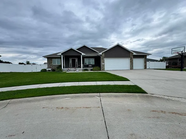 3309 Pinehurst Pl, Grand Island, NE 68803