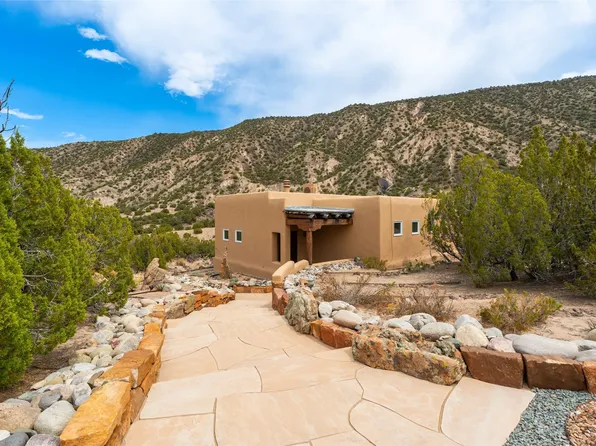 15 Casita Dr, Ojo Caliente, NM 87549