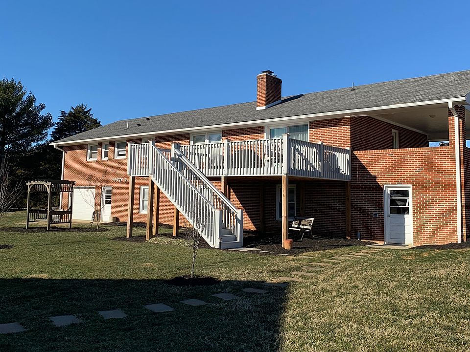 2nd image of 1505 Blacksburg Rd