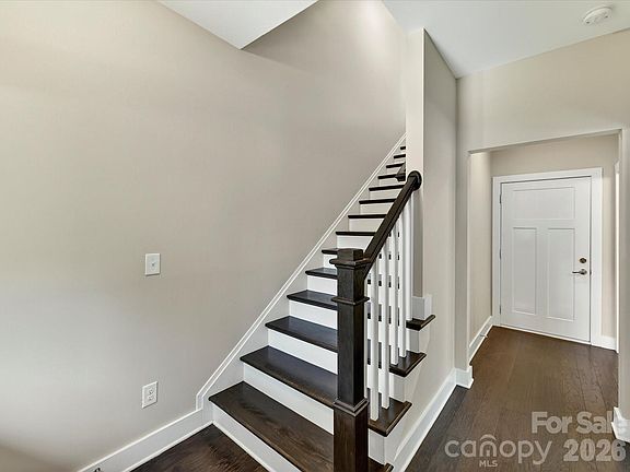 5th image of 131 Grandin Rd