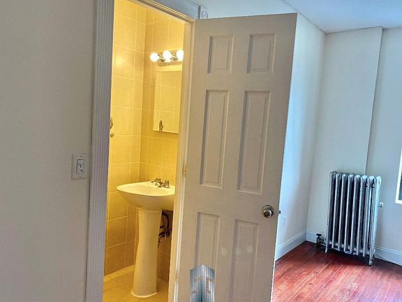 3rd image of 568 Pacific St APT 3A