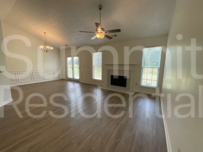 3 bed, 2.5 bath, 1544 sqft, $2,045 — Photo 3