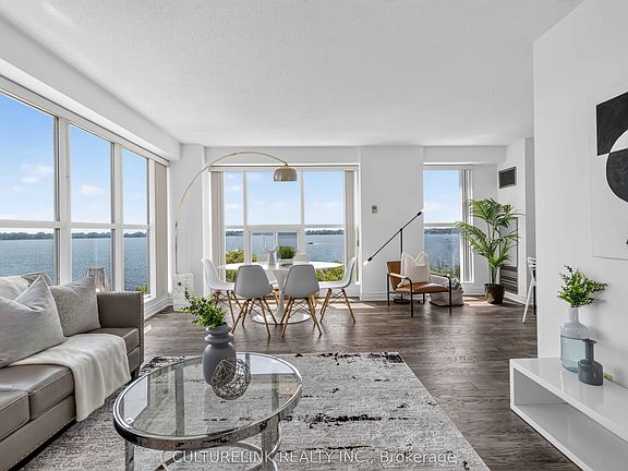 3rd image of 99 Harbour Sq #807