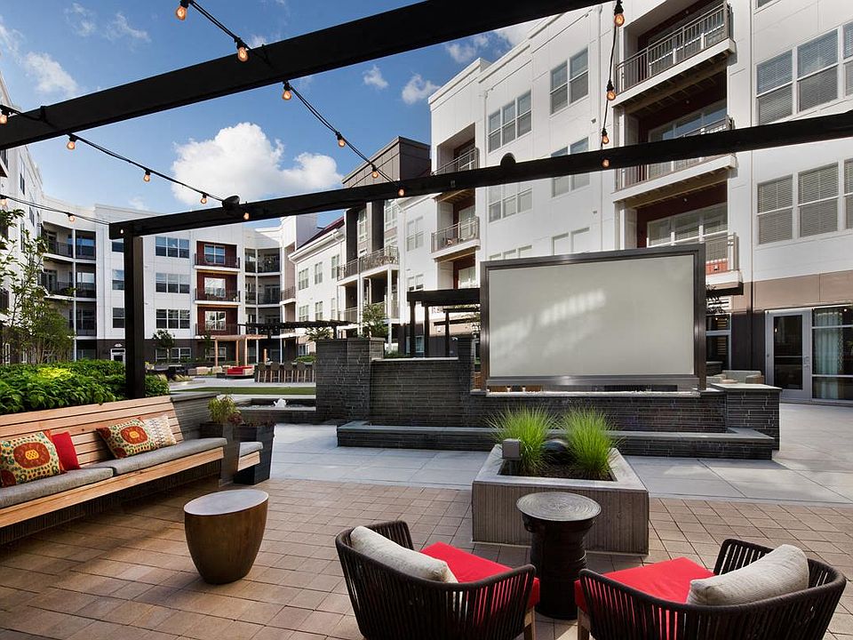 Unwind and socialize in our beautifully landscaped outdoor social terrace.