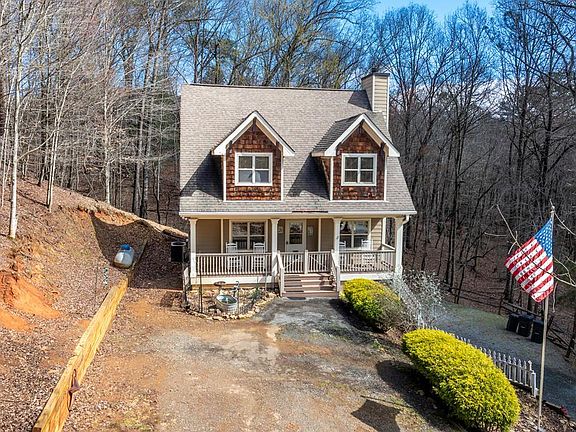 2nd image of 520 Newport Dr