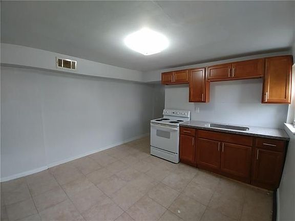 4th image of 2123 Franklin Ave