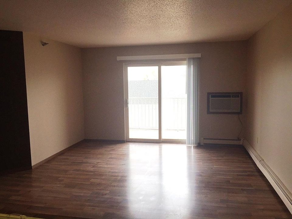 2nd image of 851 E Minnesota St