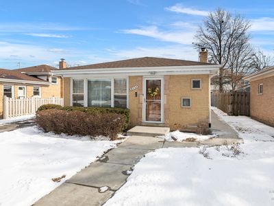 8653 N Ozanam Ave, Niles, IL, 60714