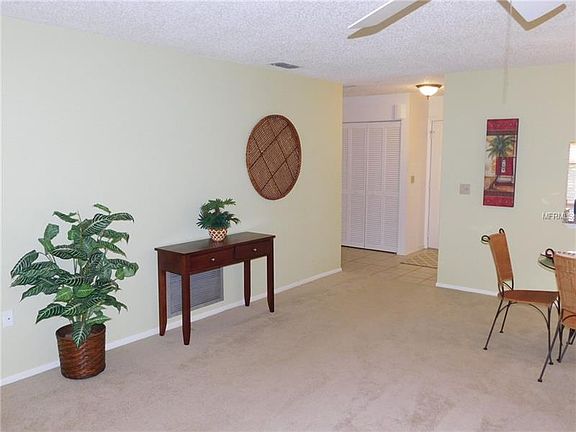 4th image of 327 Oak Hill Dr