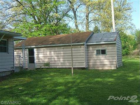 2nd image of 2333 Lake St