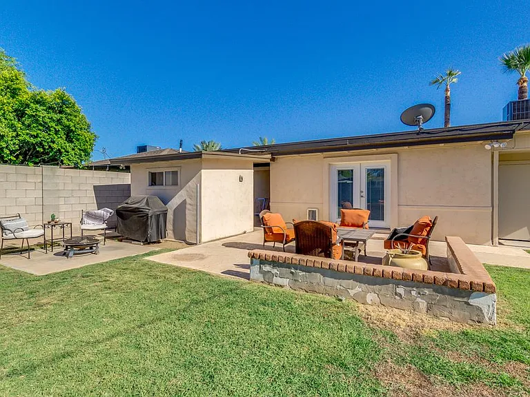 318 E Butler Dr — Photo 28