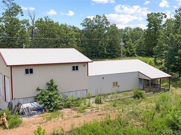 3rd image of 835 Greenview Dr
