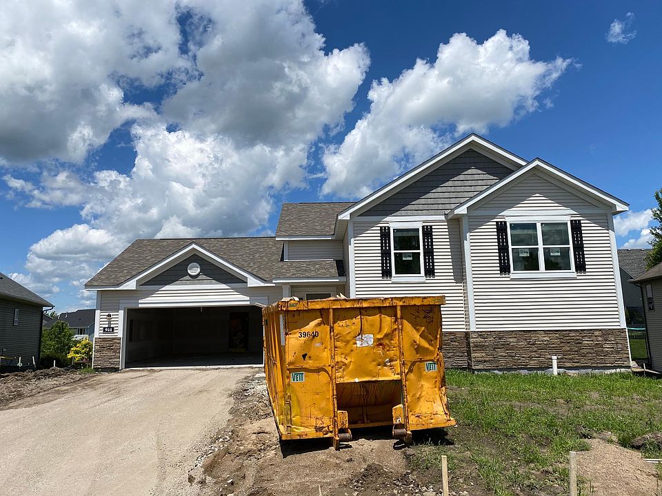 2nd image of 944 Bluff Heights Dr SE