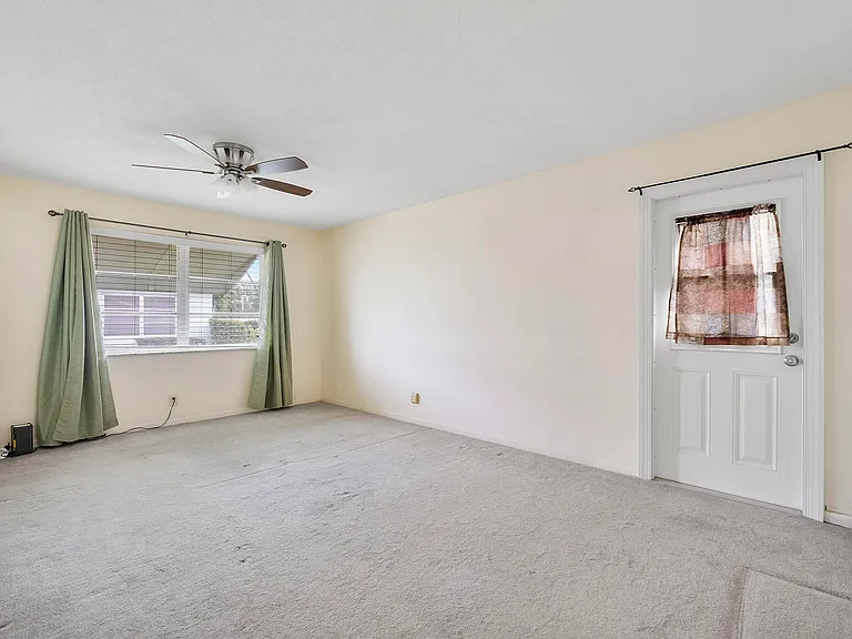 212 High Point Ter W #A — Photo 17