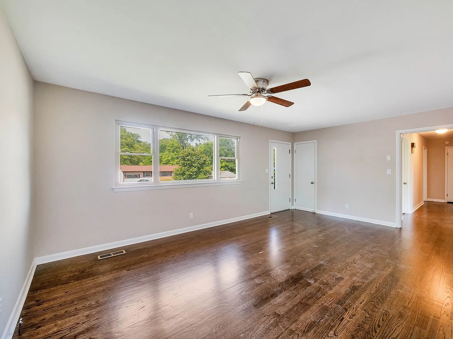 3 Bedroom Home in Red Bank Pet Friendly & Minutes to Downtown — Photo 3