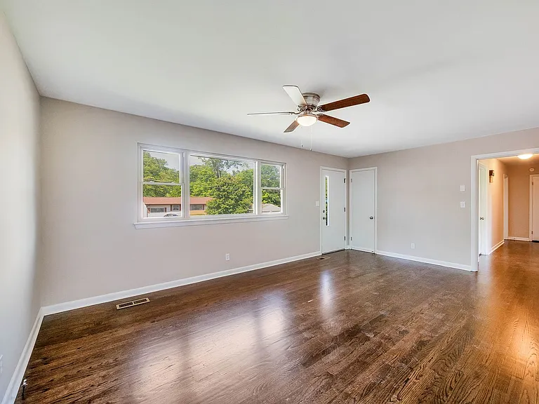 450 Bouton Dr — Photo 3