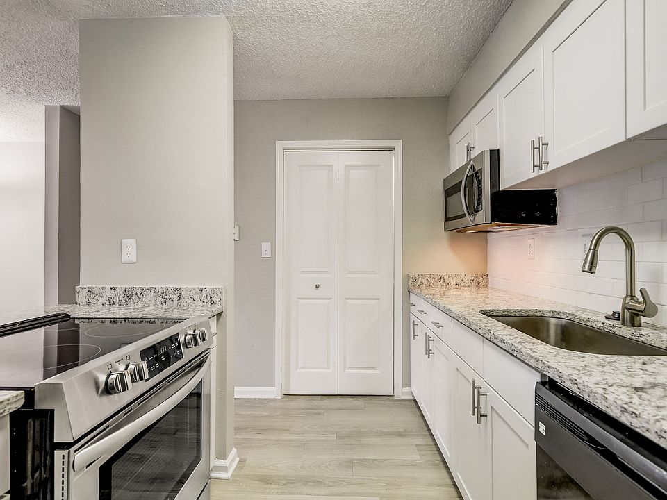Contemporary kitchen designs featuring stainless steel appliances