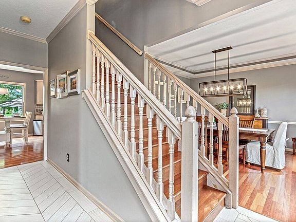 5th image of 2511 Clubhouse Cir