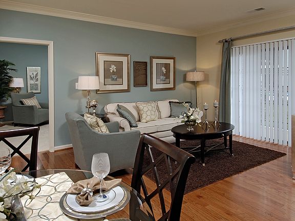 The Cosmopolitan at Lorton Station Living Room