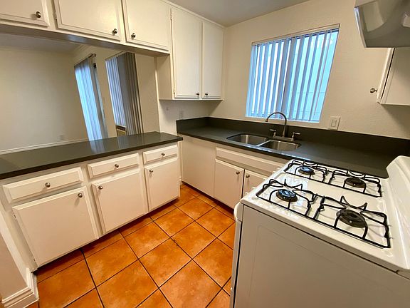5th image of 4069 Oakwood Ave #13