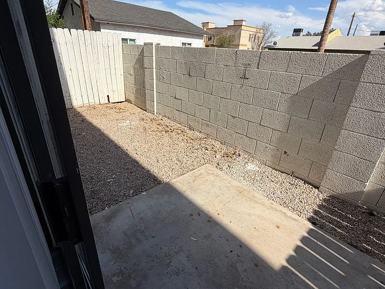 4145 N Longview Ave — Photo 12