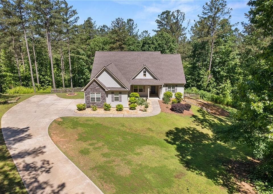 1st image of 40 Pineland Dr
