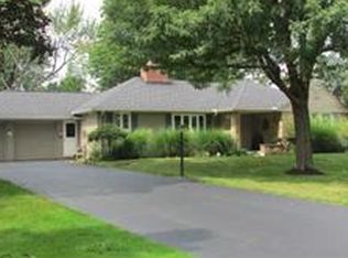 65 Mayfair Ln, Williamsville, NY