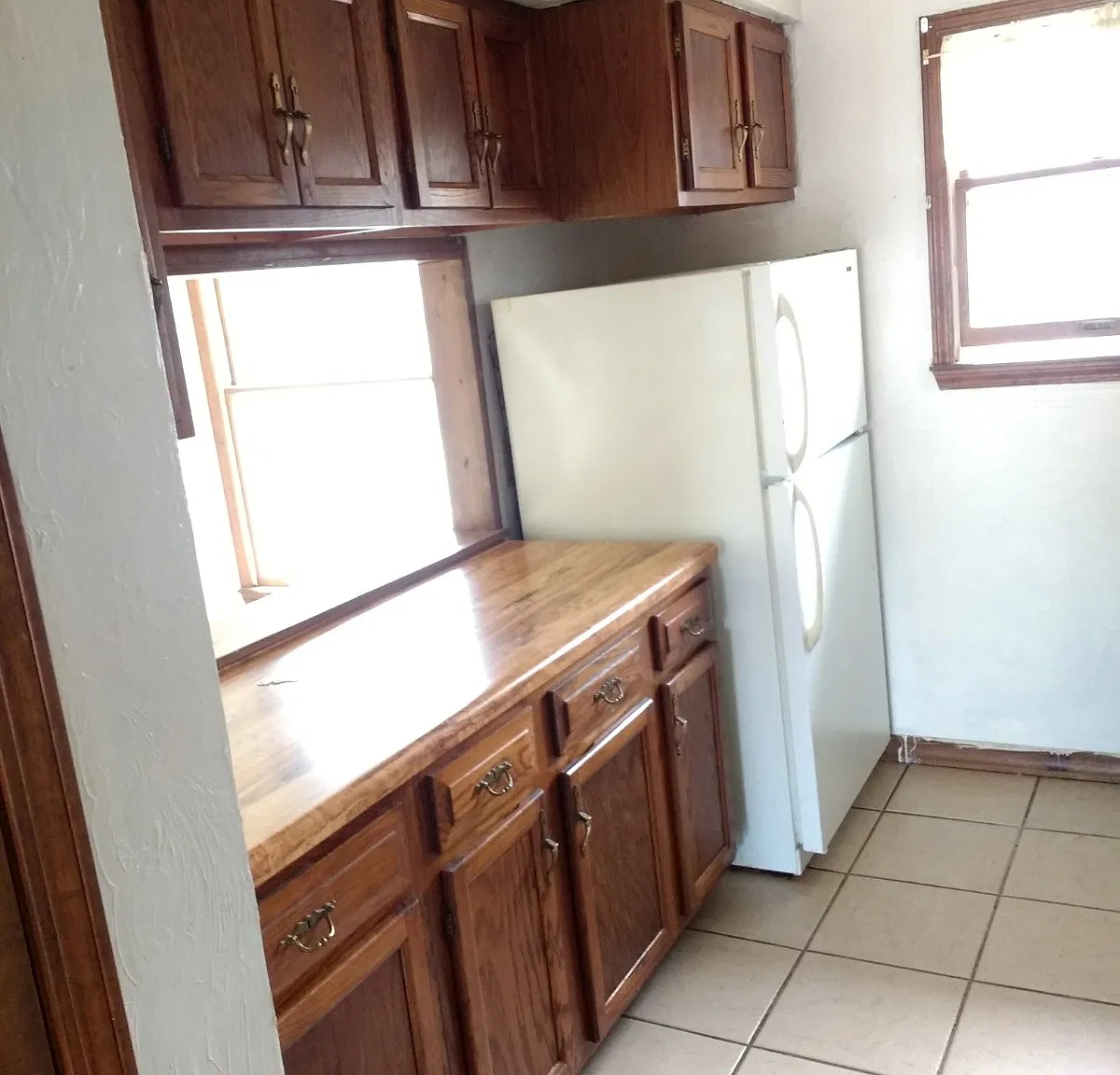 320 E State St — Photo 3