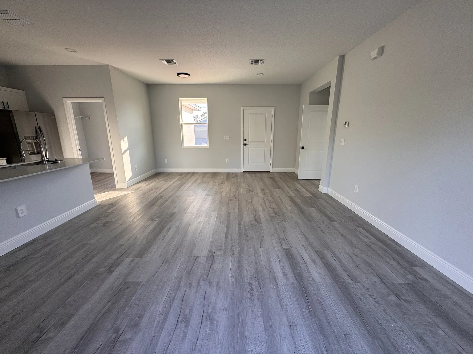 1940 Alan Street - 1 — Photo 4