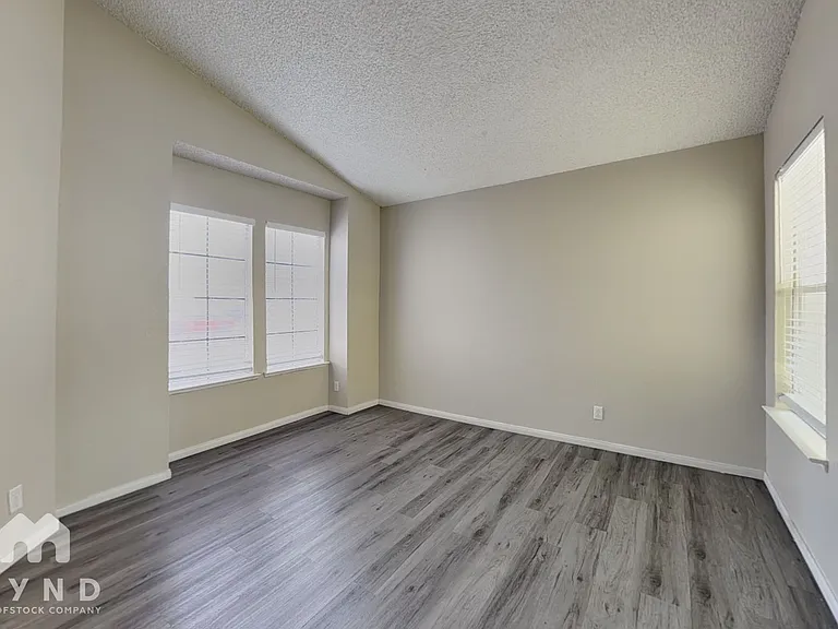 5825 Goodsprings Ct — Photo 11