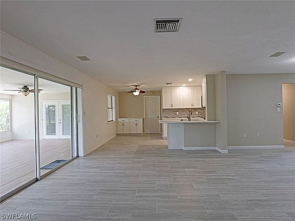 4th image of 400 Norwood Ct