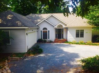2200 Longleaf Dr W, Pinehurst, NC 28374