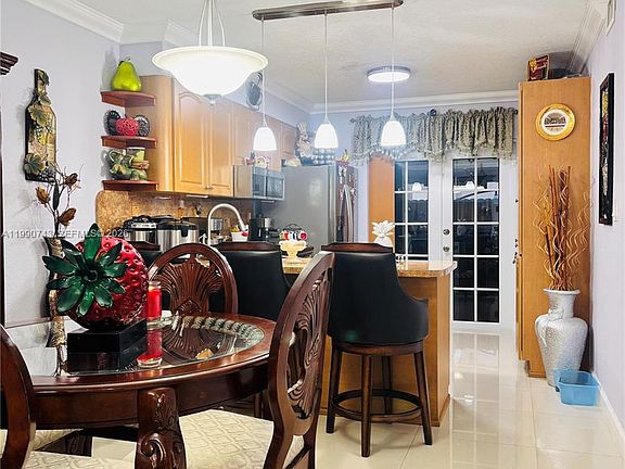 3rd image of 2310 W 74th St APT 103